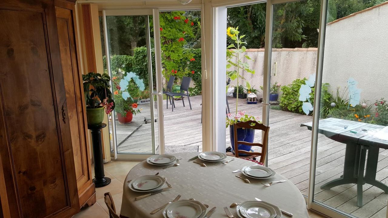 Périgny Castel Parc Bed & Breakfast エクステリア 写真