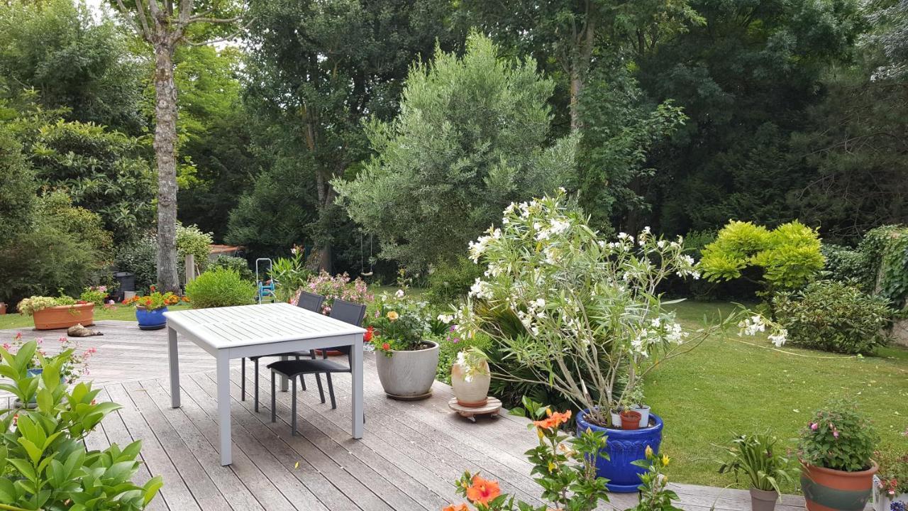 Périgny Castel Parc Bed & Breakfast エクステリア 写真
